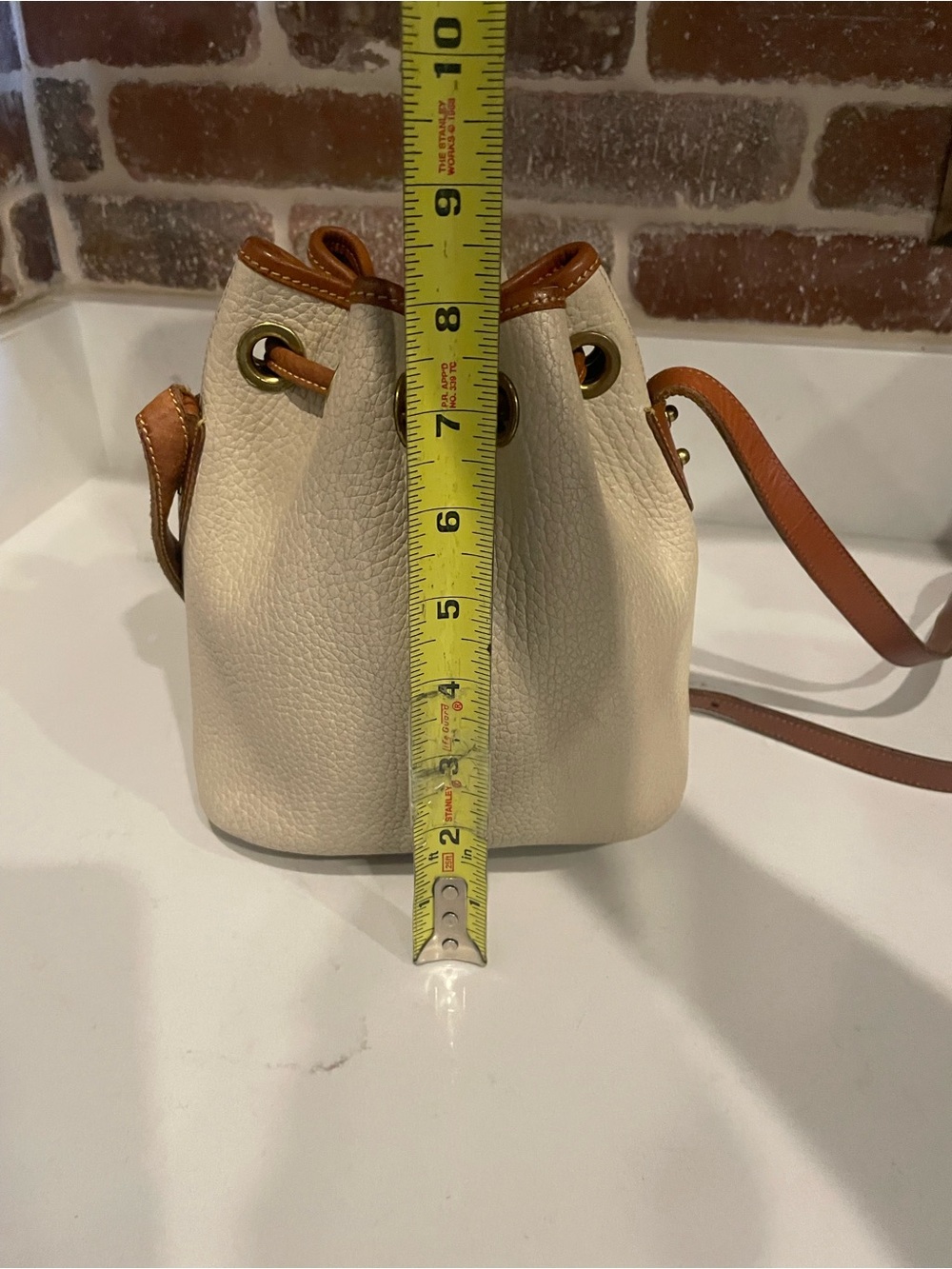 Vintage Dooney & Bourke Cream and Brown Pebbled Leather Drawstring Crossbody - Picture 4 of 6